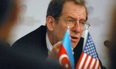 Зачем Ричард Морнингстар грозит Азербайджану майданом