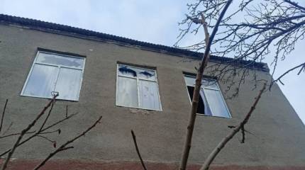 Попадание украинского снаряда в горловскую школу привело к гибели двух учителей