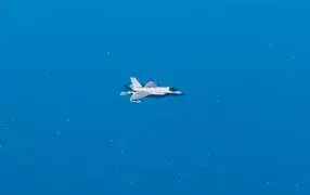 Натовский F-35 вел себя очень робко во время встречи с Ту-22М3 и Су-35