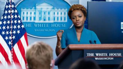 Пресс-секретарь Белого Дома обвинила президента России в глобальном повышении цен на бензин