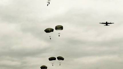 Украинские ДШВ отработали совместное десантирование с американскими десантниками