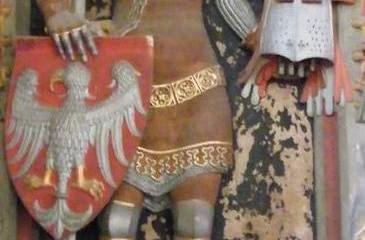 Мечи на скульптурных надгробиях