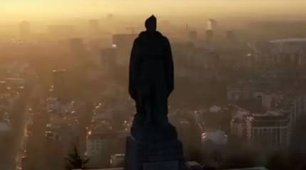 В болгарском Пловдиве протестующие против сноса памятника советскому солдату жители захватили здание муниципалитета