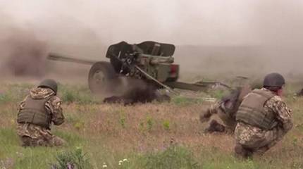 Самое главное - "правдивый" репортаж. На Украине старые советские пушки выдали за новые