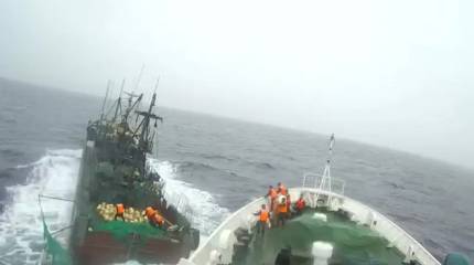 В Жёлтом море рыболовное судно оказало вооружённое сопротивление кораблю Береговой охраны Китая