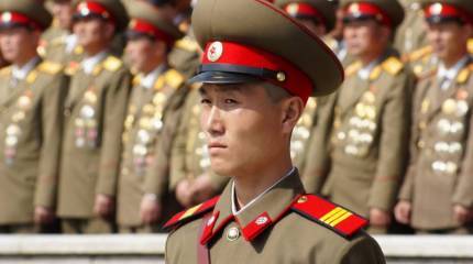 В Пхеньяне прошёл парад. На этот раз без баллистических ракет