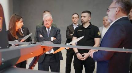 Не опасаясь удара: Келлог побывал в цехах по сборке украинских беспилотников в Киеве