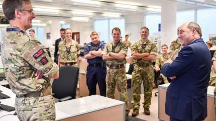 Медаль за манёвры на заправке: Британская пресса иронизирует над привлечением военных к доставке топлива на АЗС