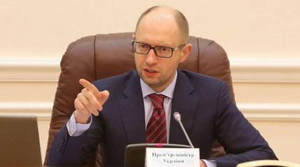 Яценюк называет партии, с которыми его "НФ" будет объединяться в коалицию, и угрожает российским властям судьбой руководства фашистской Германии