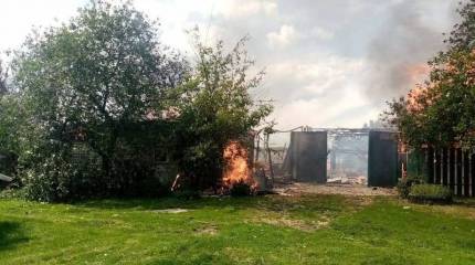 В результате обстрела ВСУ в Брянской области загорелись два дома