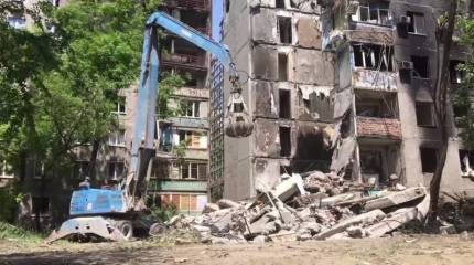 Расчищаются завалы и возводится модульный городок: как проходит стройка в освобождённом Мариуполе