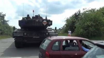 Сеть обсуждает немецкие танки, которые якобы движутся по Украине