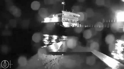 Украинские соцсети публикуют кадры удара по российскому танкеру Sig, снятые атакующим судно морским дроном