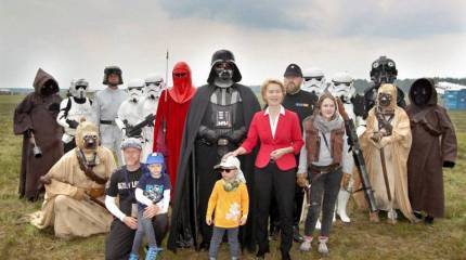 Военный форум по-немецки: Министр обороны и "имперские штурмовики"