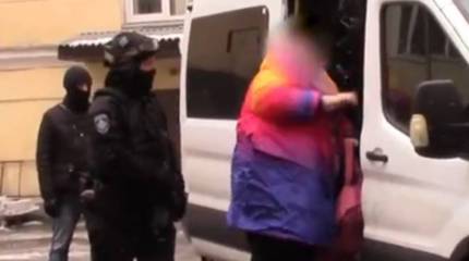 ФСБ опубликовала видео с жительницей Москвы, подозреваемой в госизмене в пользу киевского режима