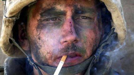 В глазах - тоска...Под бородой - доска...