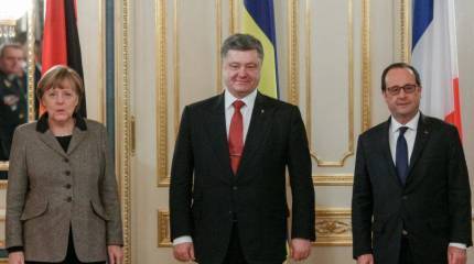 Порошенко, Олланд и Меркель проведут переговоры по ситуации в Донбассе