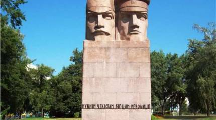 Памятник чекистам в Киеве не поддался вандалам из «Азова» и «Правого сектора»