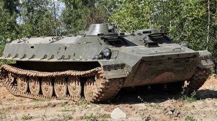 В кадр попал подрыв на позициях ВСУ начиненной взрывчаткой МТ-ЛБ