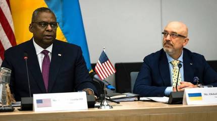 FT: На встрече министров стран НАТО обсудят поставки Украине наземных вооружений, вопрос с истребителями не приоритетный