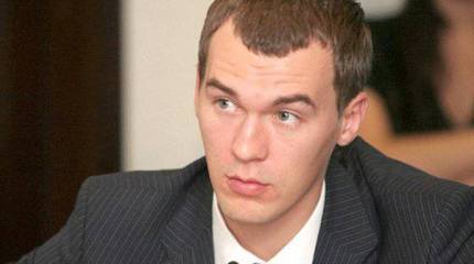 Депутат от фракции ЛДПР Михаил Дегтярёв предлагает вернуть Московскому Кремлю исторический белый цвет. Опрос