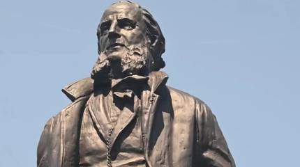 Азербайджанские власти снесли памятник выдающемуся русскому художнику в переименованном Степанакерте