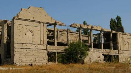 ДК цементников. Новороссийский памятник войны умирает от вандализма и равнодушия