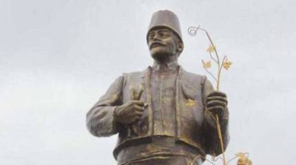 Декоммунизация: Под Одессой памятник Ленину переделали в статую болгарского переселенца