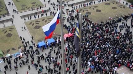 В Донецке митингующие против новой власти заняли здание ОГА
