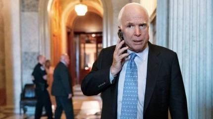 Маккейн: в том, что ВСУ используют кластерные бомбы, есть и вина Вашингтона