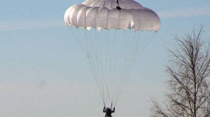 Под Владимиром во время тренировочного прыжка с парашютом погиб десантник