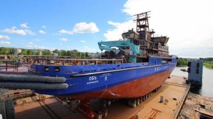 В Выборге спустили на воду дизельный ледокол "Обь" для проекта "Ямал-СПГ"