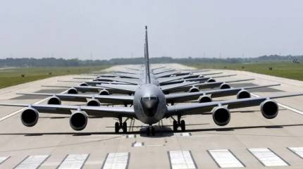 Показано скопление самолётов ВВС США в израильском аэропорту Бен-Гурион