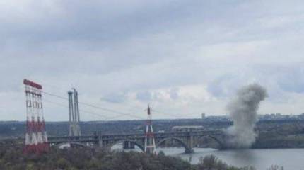 Появились сообщения о повреждении моста через Днепр в Запорожье