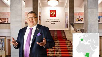 Чиновничий домик, где резной палисад