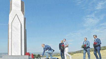 Берсальеры маршируют, бегут, играют и поют