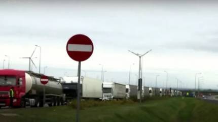 Пользователи соцсетей жалуются на огромные пробки на польско-украинской границе из-за ужесточения Киевом мобилизационных мер