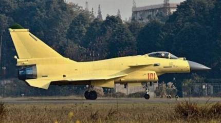 Китай завершает 2013 год двумя крупными успехами в военной авиации