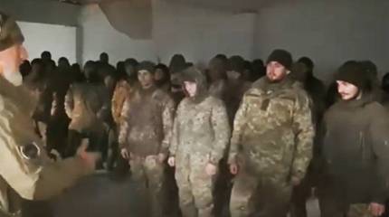 Опубликованы кадры массовой сдачи в плен украинских морских пехотинцев в Мариуполе