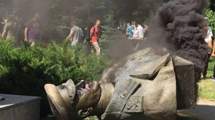 Украинский Минкульт отказался вносить монумент маршалу Жукову в Харькове в реестр памятников