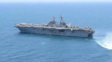 Говоря о мире, США продолжают наращивать группировку ВМС неподалёку от Ирана