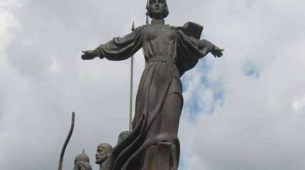 Памятники легендарным женщинам