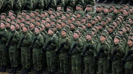 Военнослужащих-контрактников становится все больше