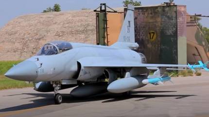 «Равен по качеству другим машинам»: СМИ Азербайджана о скором получении первого самолёта JF-17