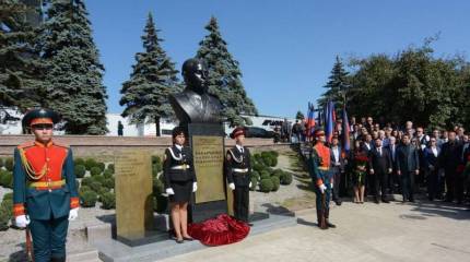 В Донецке открыли памятник первому главе ДНР Александру Захарченко