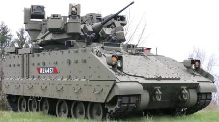США повышают живучесть БМП Bradley установкой комплекса активной защиты Iron Fist