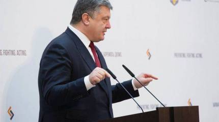 Порошенко изымает "язык оккупанта" из украинских паспортов