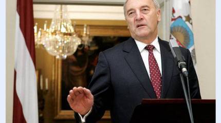 Президент Латвии заявил, что его стране необходимо иметь тёплые отношения с Россией