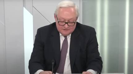 Замглавы МИД РФ: Москва призывает Лондон и Вашингтон повлиять на Киев, чтобы остановить эскалацию