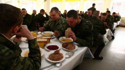 Российский солдат в армии толстеет